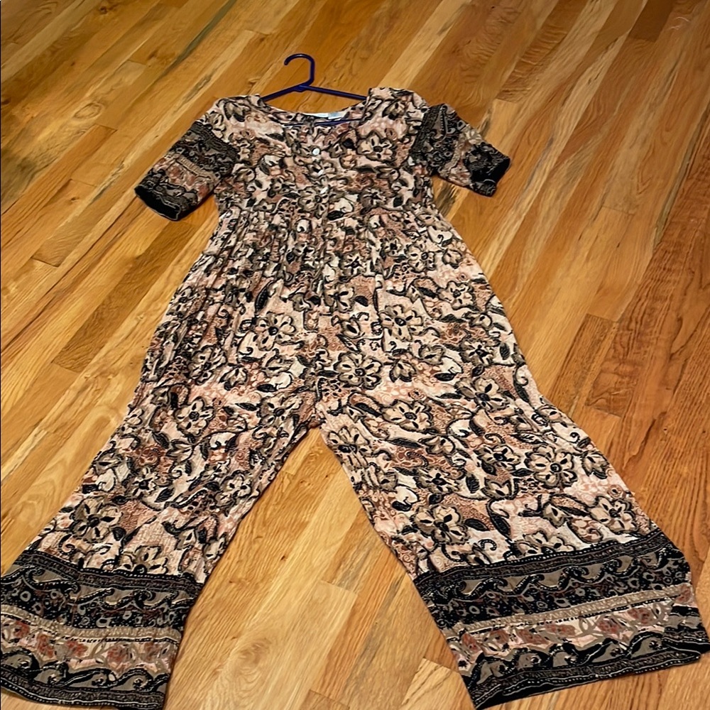 Elegant Vintage Floral Jumpsuit with Paded Shoulders - Picture 7 of 8